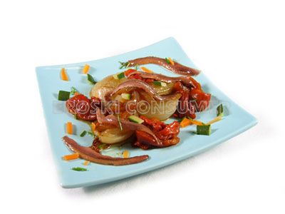 Ensalada de cebolla y pimientos asados con anchoas