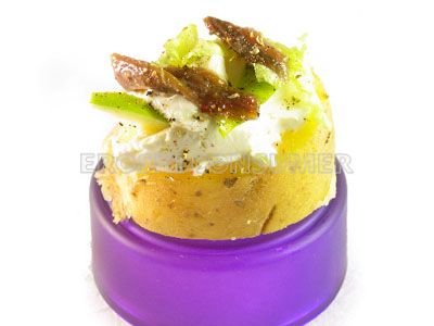 Ensalada de patata y anchoas con queso fresco