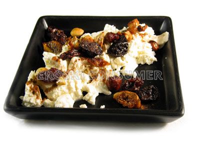 Queso Mató con canela y frutos secos tostados