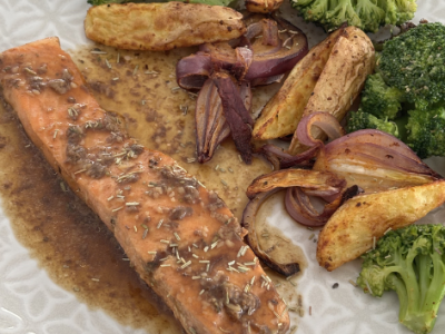 Salmón marinado con romero